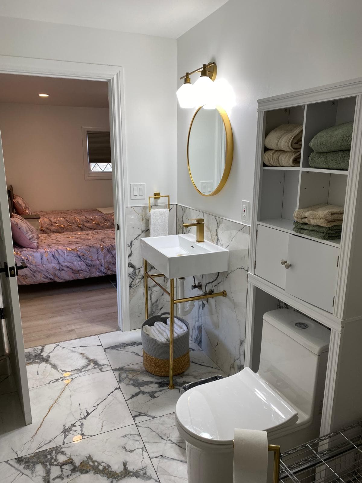 Peaceful Manor Livonia — Bathroom