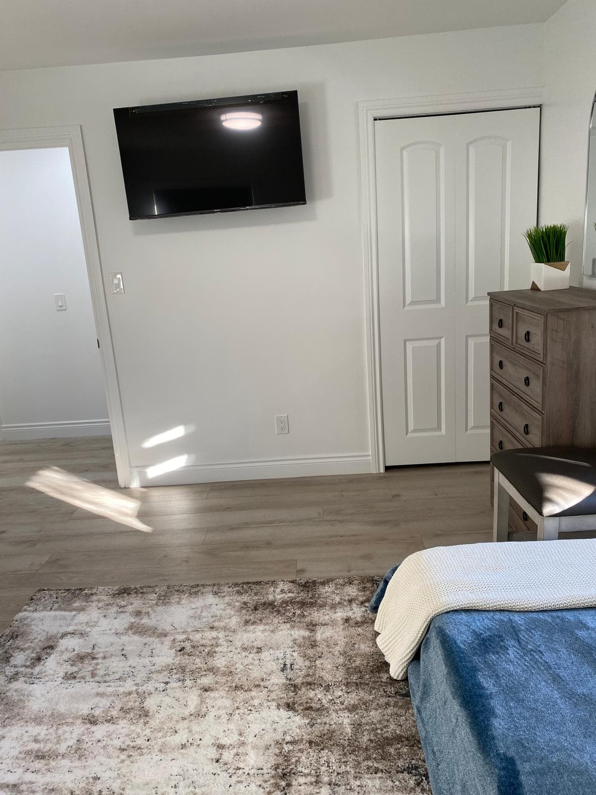 Peaceful Manor Livonia — Resident room
