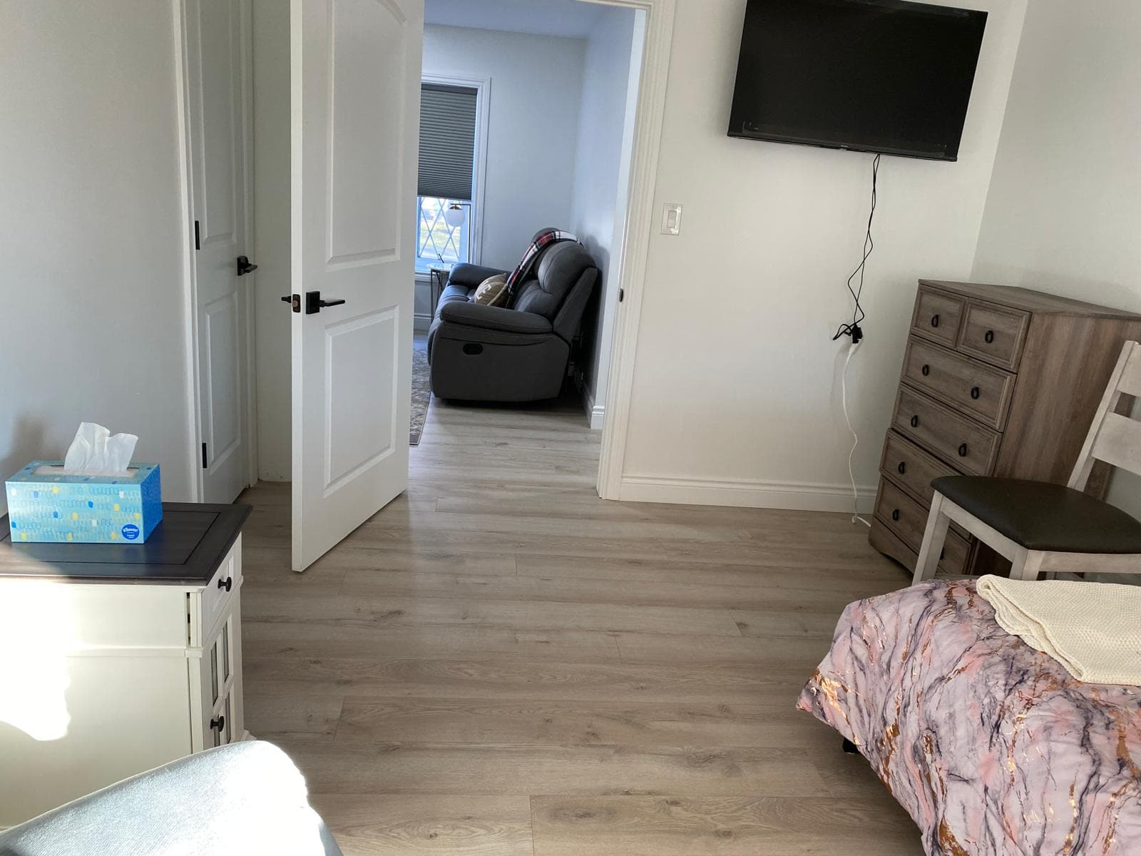 Peaceful Manor Livonia — Resident room