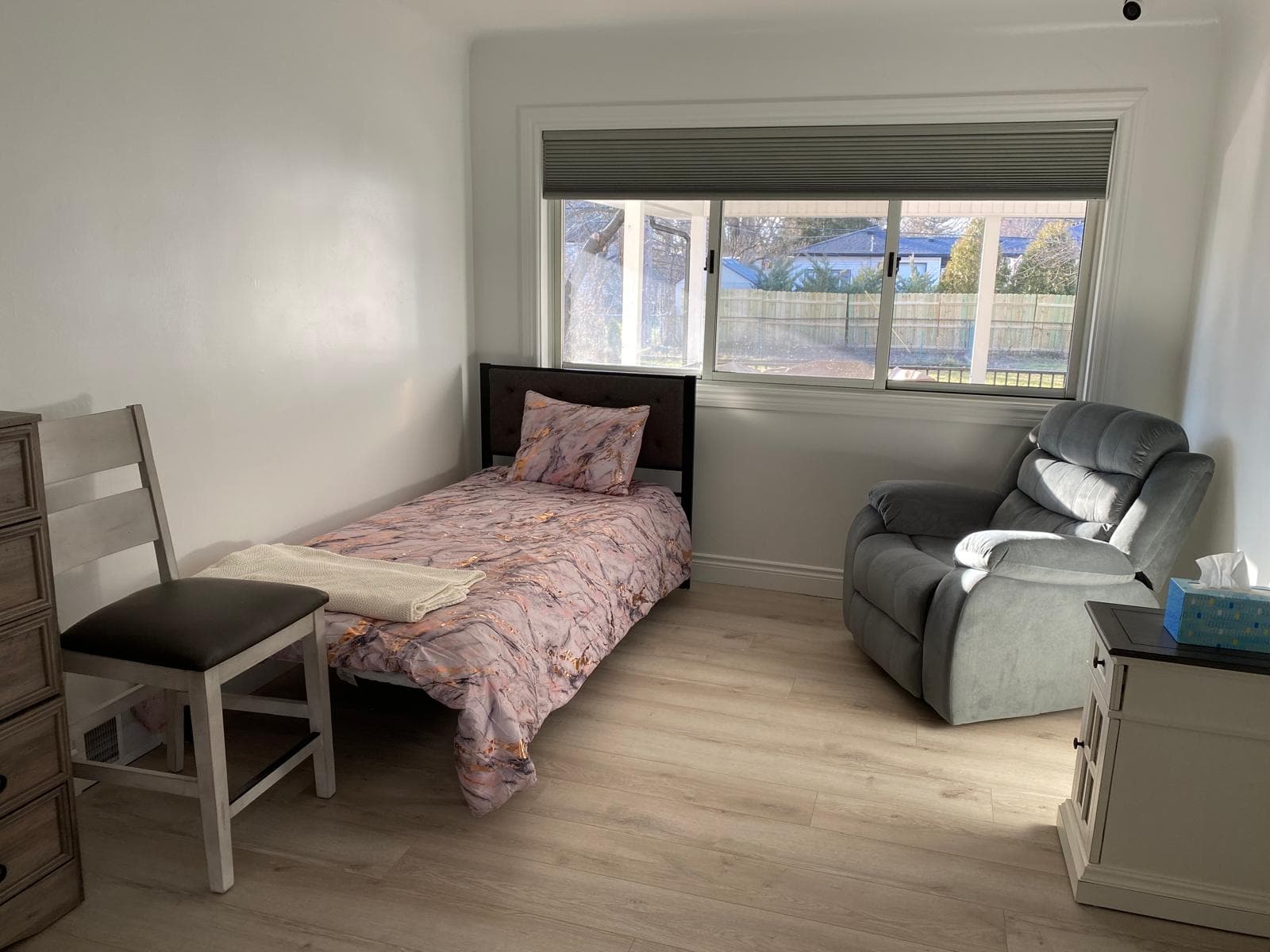 Peaceful Manor Livonia — Resident room