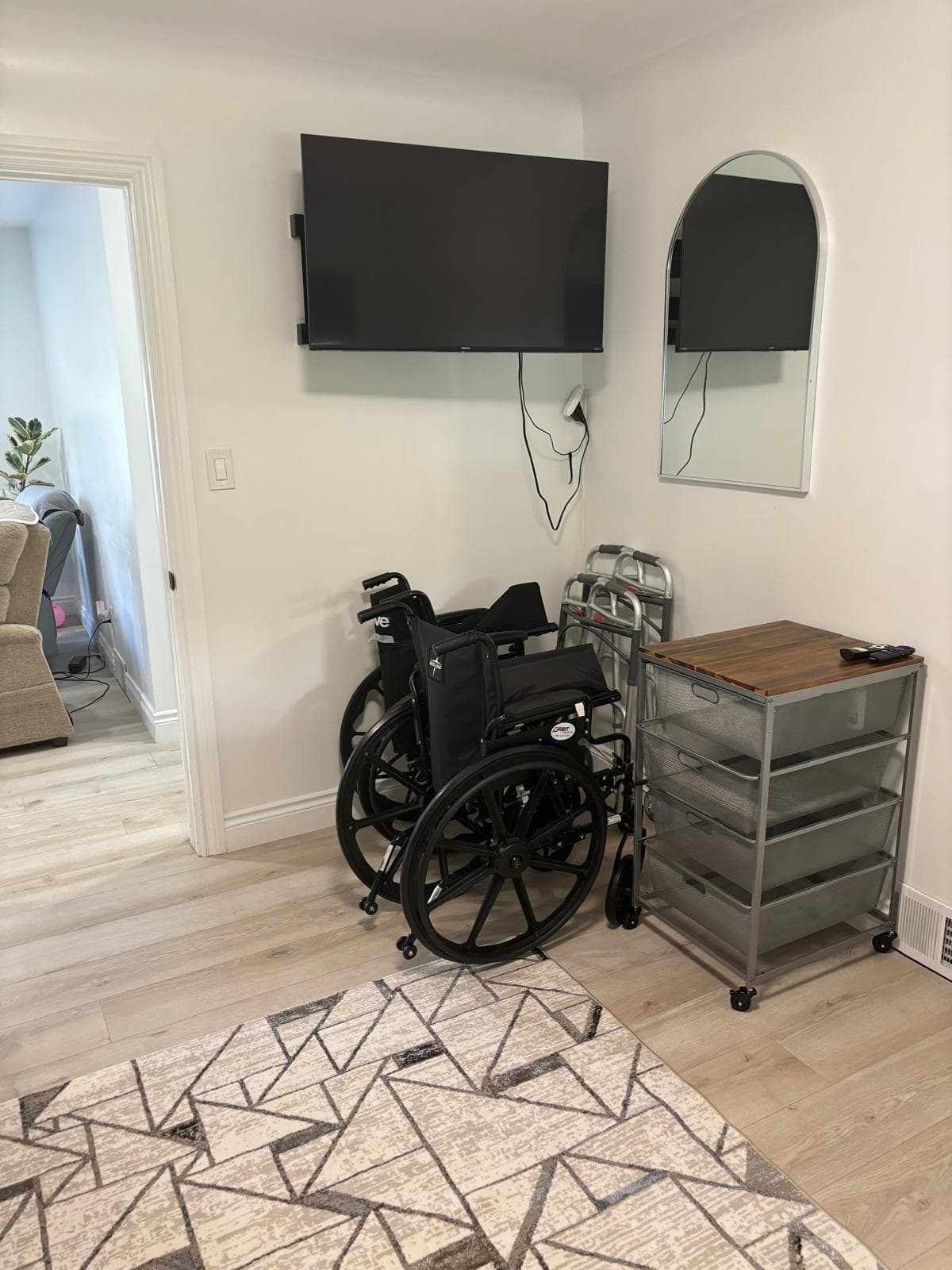 Peaceful Manor Livonia — Accessible space